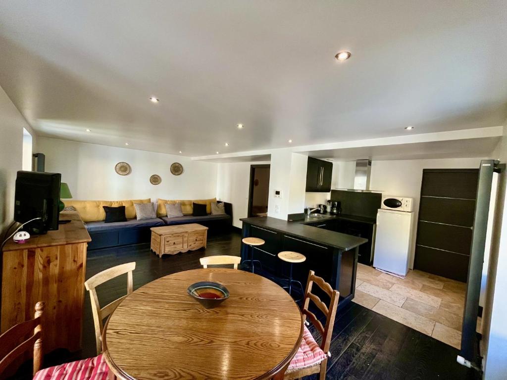 Appartement 6 personnes, les 3 vallées, près des Thermes - 4