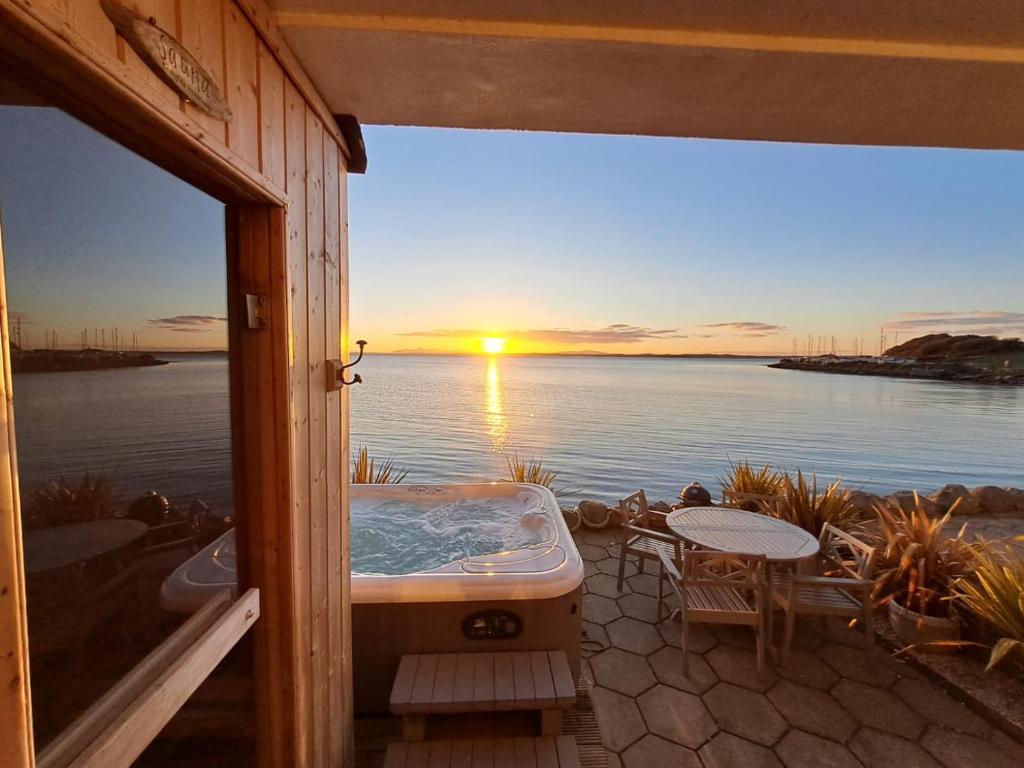 Relaxing cottage with spectacular view, Sauna and Spa Pool
