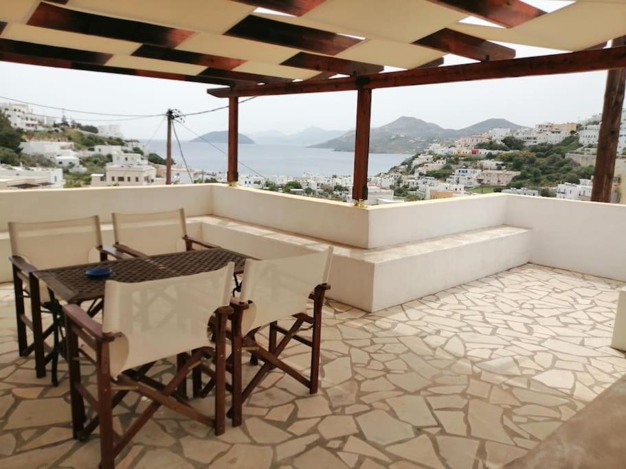 Looby's at Christos Leros, Panteli