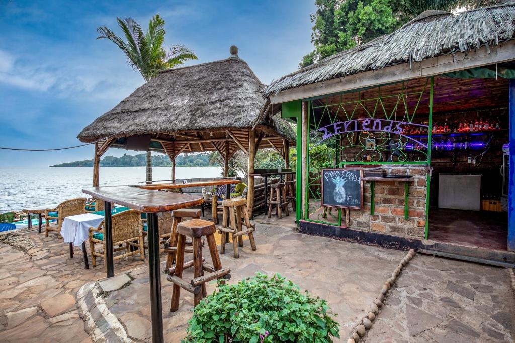 2 Friends Beach Hotel photo