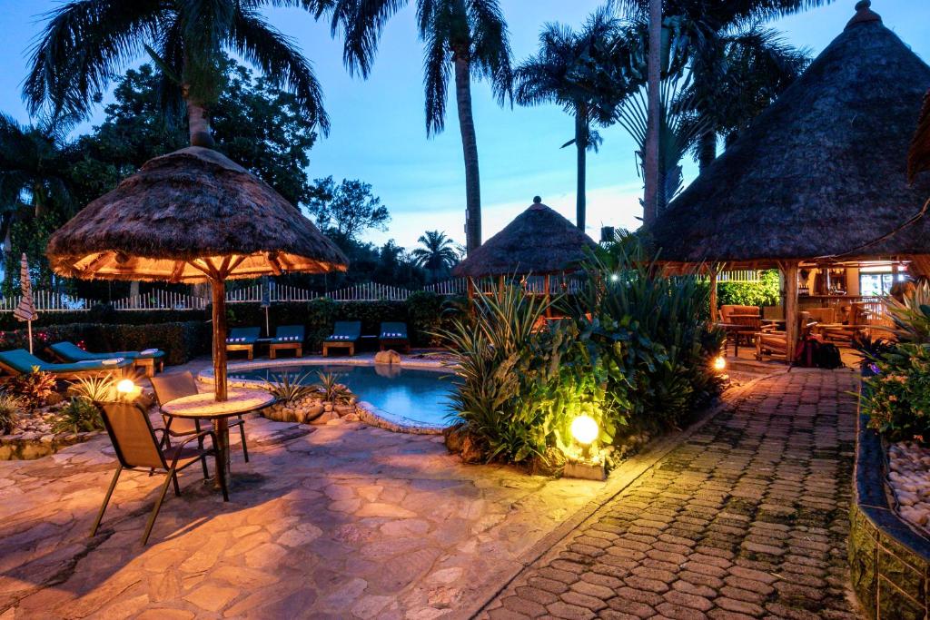 2 Friends Beach Hotel photo