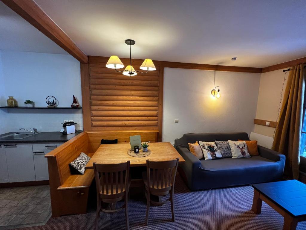 Arc 1950 - Auberge Jérôme - 4 à 6p - 1 chambre et 1 coin montagne séparé - 4