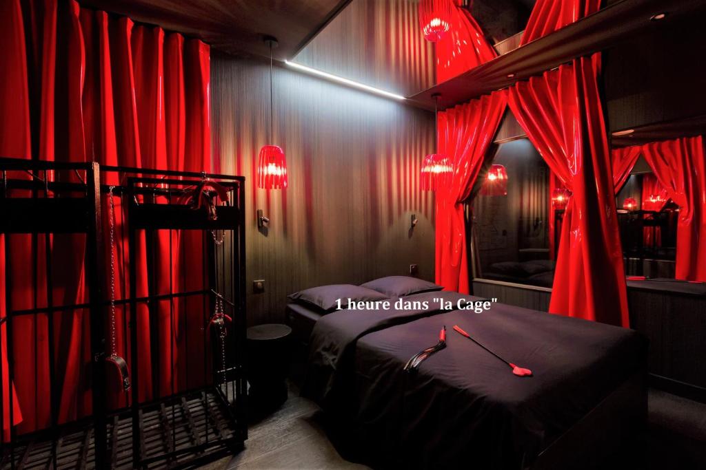 Love Hotel avec nuit insolite au Dandy et Jacuzzi privatise — Hotel in Paris