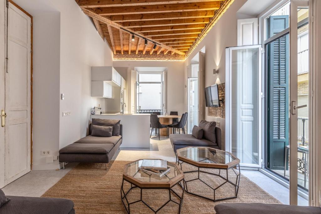 Wonderful apartment with three bedrooms and two bathrooms in the center - 2