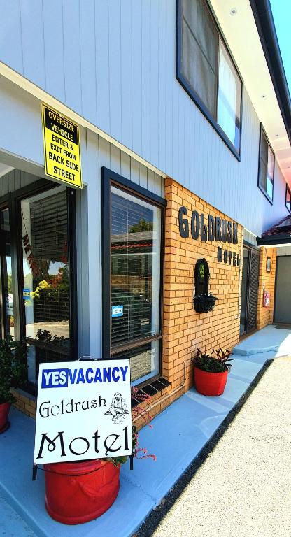Young Goldrush Motel photo