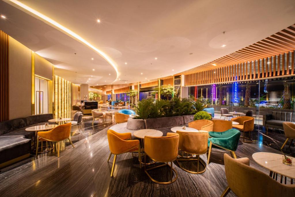 펜타시티 호텔의 워터파크와 수영장 전경