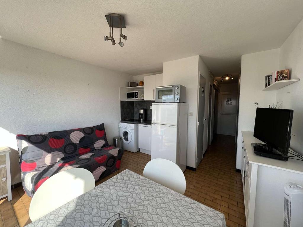 T2 avec ascenseur, lave-linge, parking et terrasse proche plage - FR-1-702-20 - 4