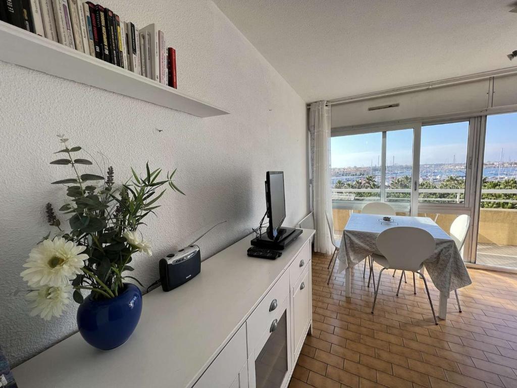T2 avec ascenseur, lave-linge, parking et terrasse proche plage - FR-1-702-20 - 5