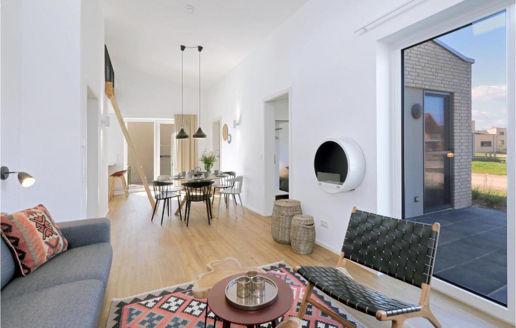 Amazing Home In Lembruchdummer See 전경