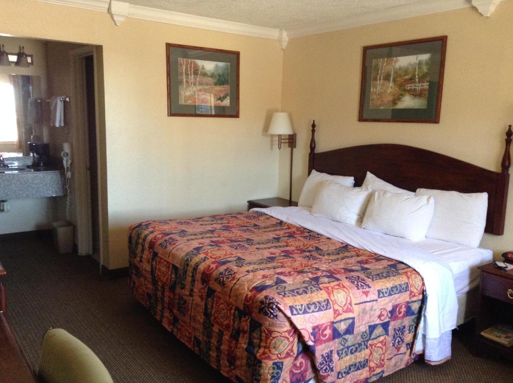 Knights Inn  Greenville TX photo