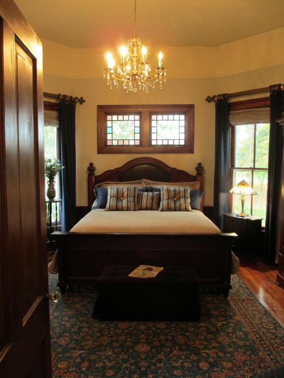 Adair Manor Bed & Breakfast 전경