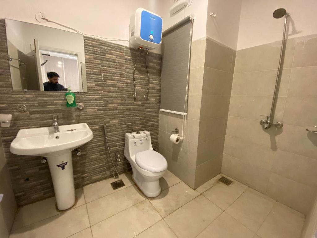 Burj Al Bahria Town Luxury Suites photo