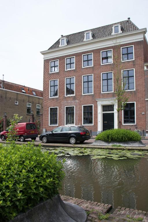 Canal House in Historic City Center Gouda, Gouda