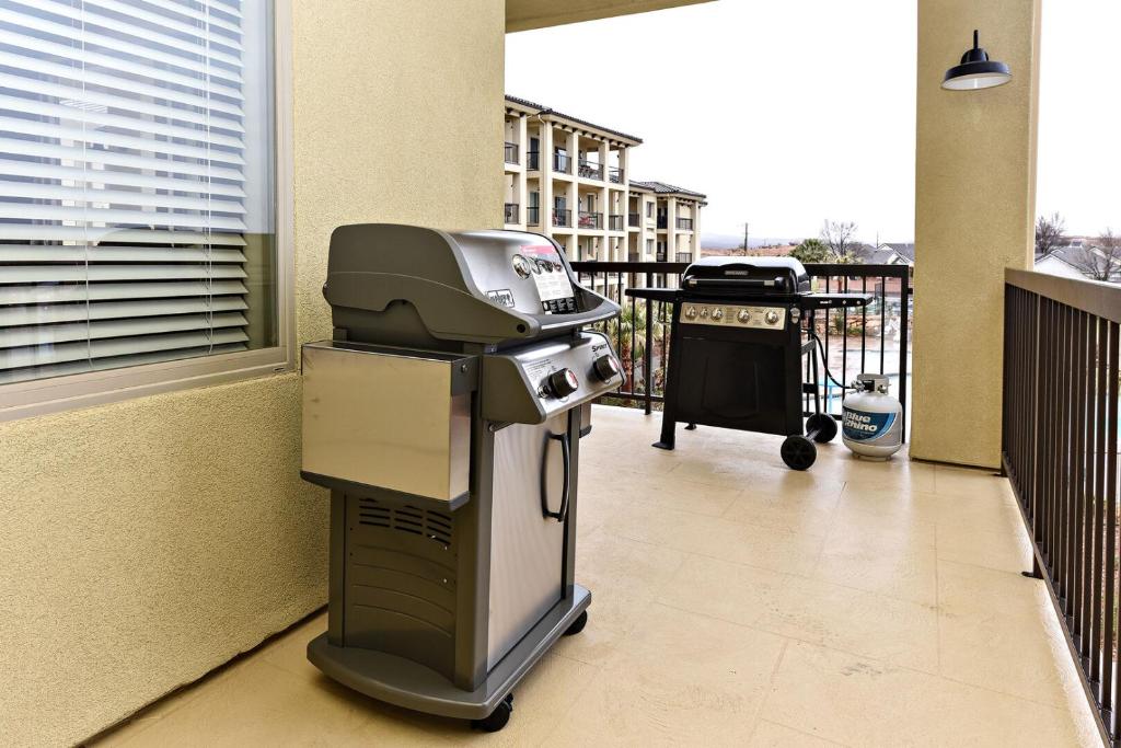 S302-Snow Canyon Suite-Third Floor 4-bedroom Pool View, St. George
