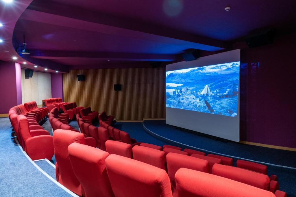 Shared lounge/TV area