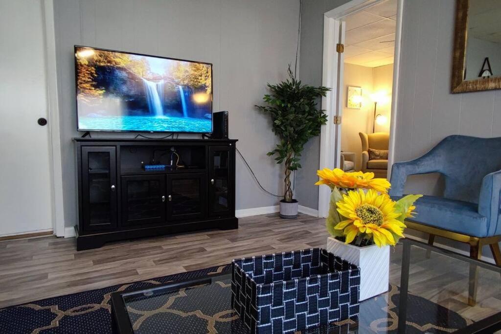 Perfect Combo of Charm & Comfort- 2Bedroom Home, Noblesville