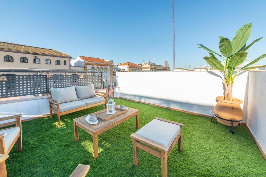 Alohamundi Velarde, Sevilla