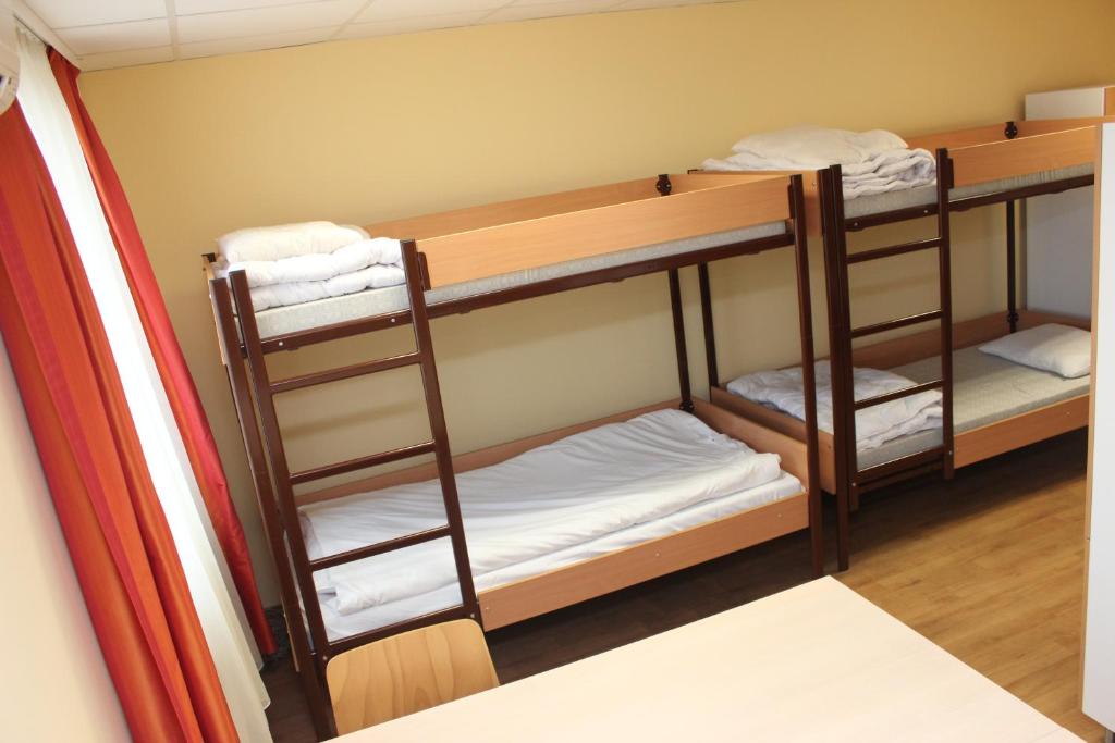 Bed in 10-Bed Mixed Dormitory Room with Shared Bathroom