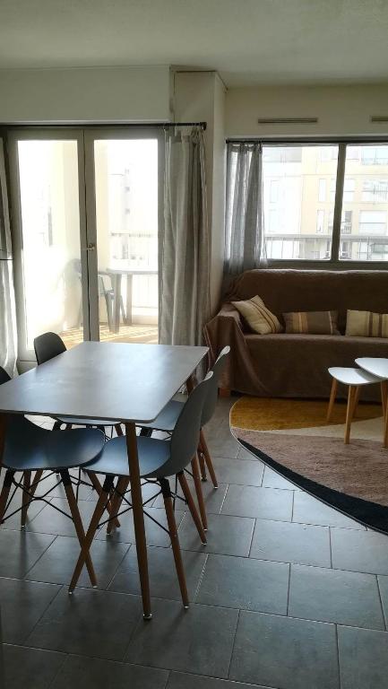 Beau studio cabine avec balcon, vue piscine, parking privé, climatisation, solarium, laverie - 4