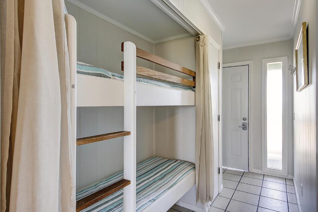 Sea Cabin 321-B photo