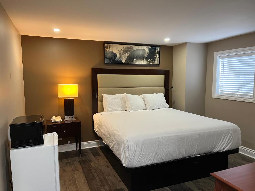 Champlain Motor Inn — Hotel in Pembroke (ON)