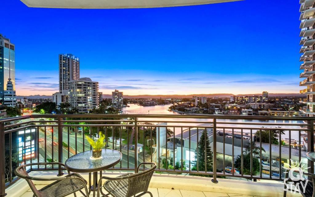 2 Bedroom 1 Bathroom Apartment - Centre of Surfers Paradise, Chevron Renaissance — Hotel in Gold Coast