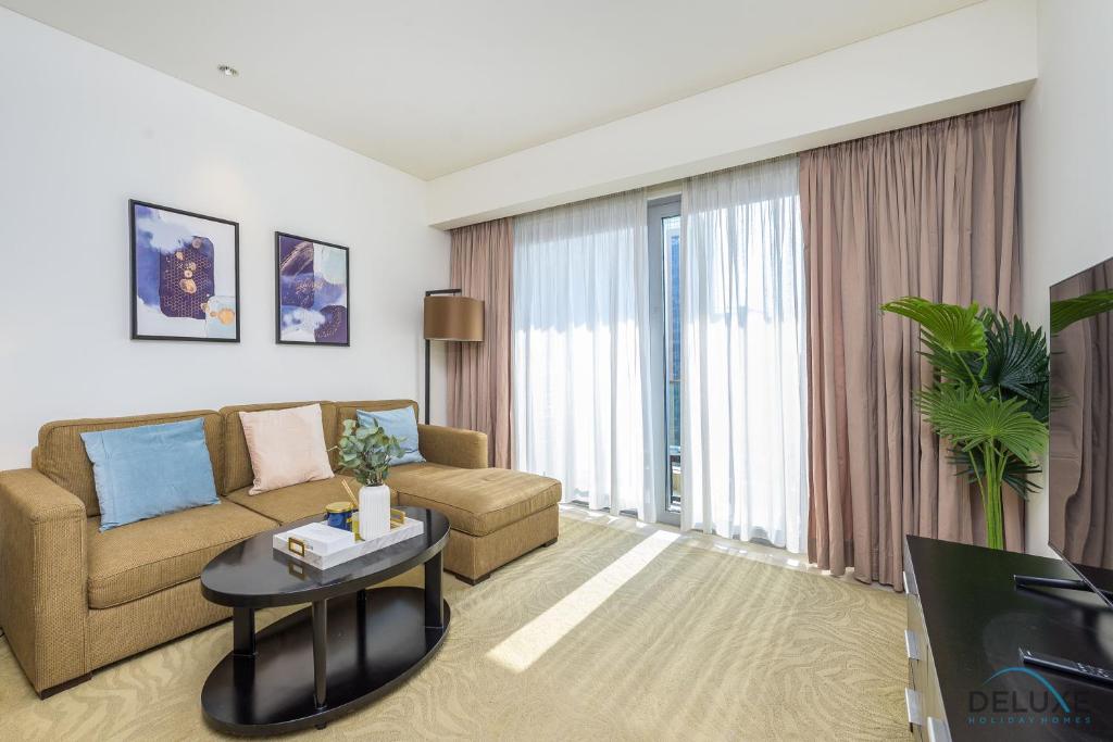 Ornate 1BR in The Address Residences Dubai Marina by Deluxe Holiday Homes, Dubaj
