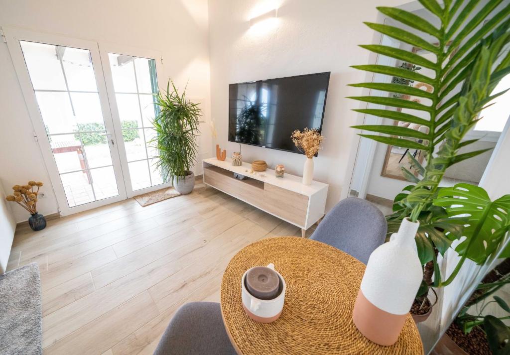 Seafront Modern Villa - Sunset Views - Monthly Bookings - 2