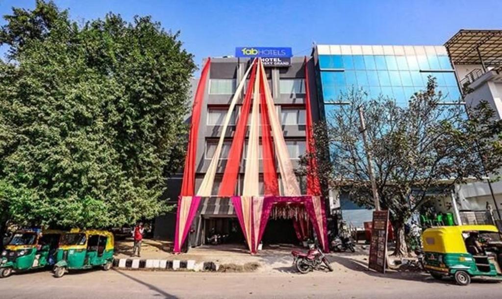 OYO Townhouse 1107 Hotel Aerosky Grand Near Dwarka Sector 21 Metro Station photo