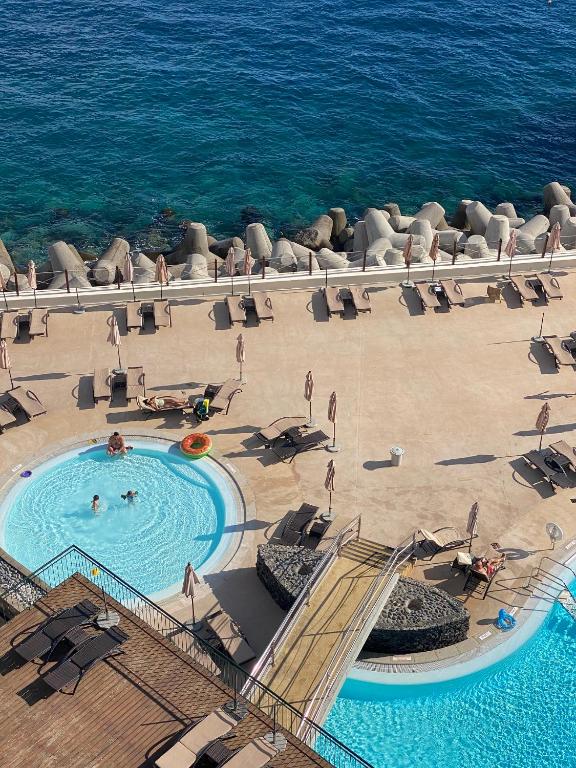 スイミングプール