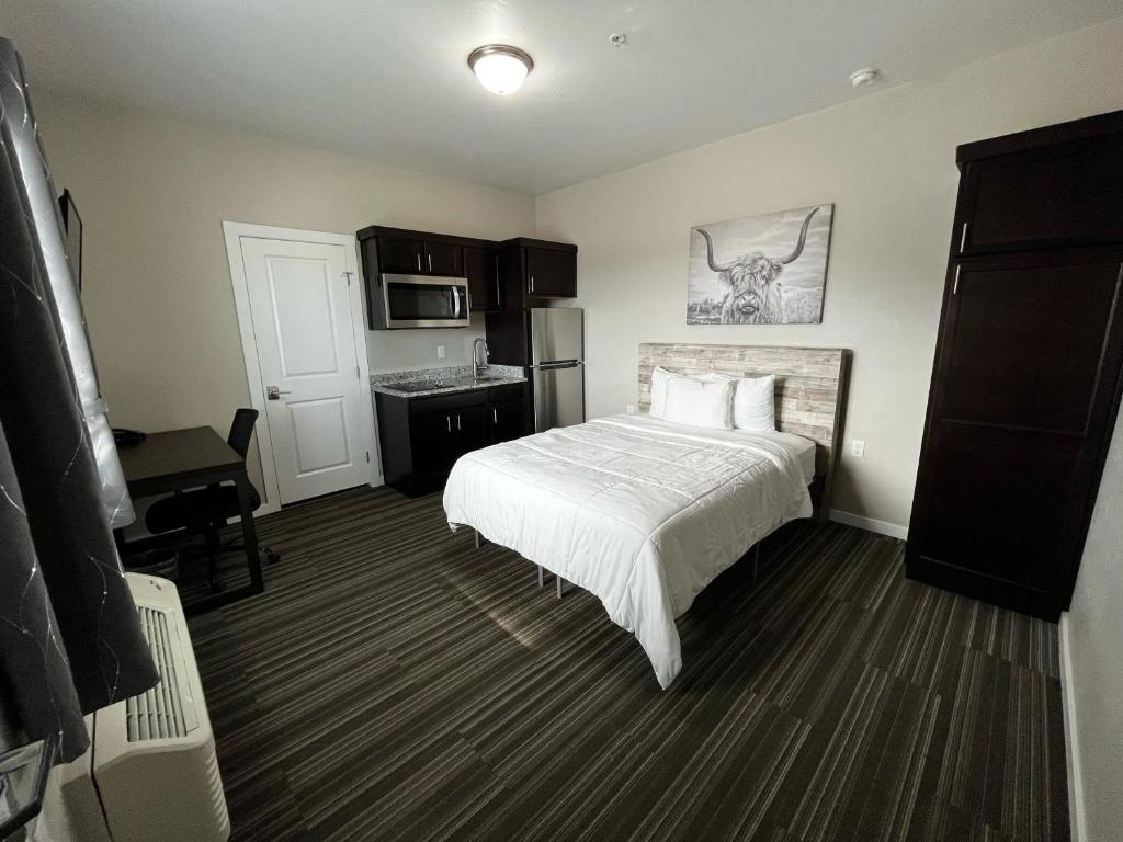 Longhorn Flats, Loving