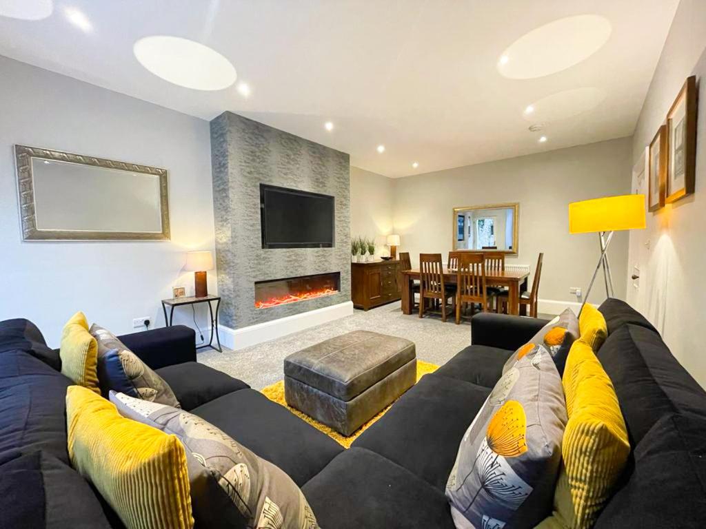 2Bed, Private Garden & Fireplace, Near Water of Leith, Edinburgh