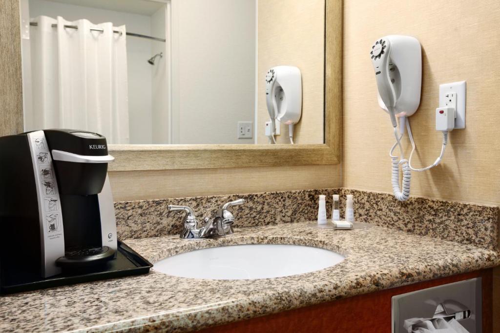 Baymont By Wyndham Denver International Airport Photo 27