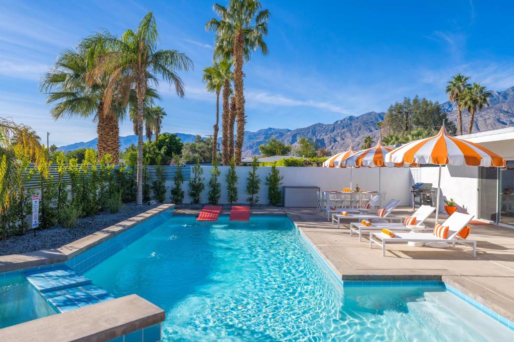 Mid Century Modern Wexler Desert Oasis