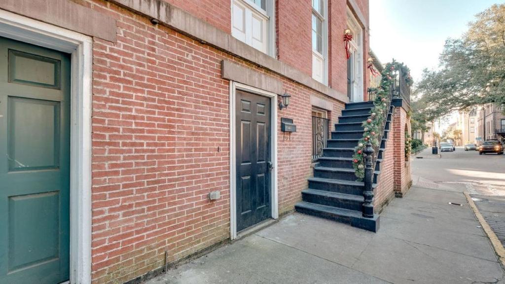 4 Bedroom Beauty Steps from the River
