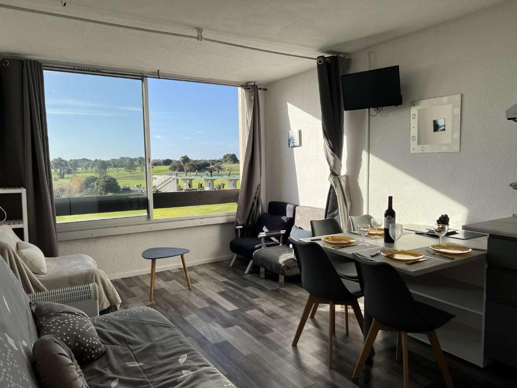 Studio pour 4 - Piscine, Parking, Lave-linge, Proche commerces - FR-1-702-23 - 2