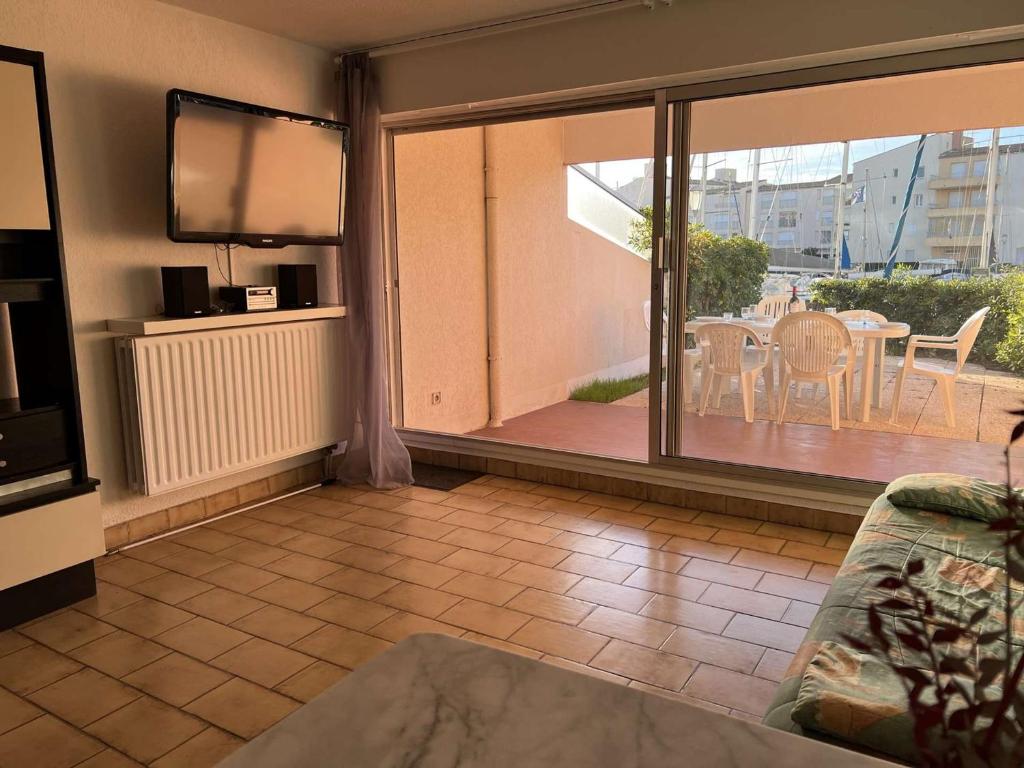 Grand 3 Pièces avec Terrasse, Lave-Linge et Lave-Vaisselle, Animaux Acceptés - FR-1-702-24 - 2