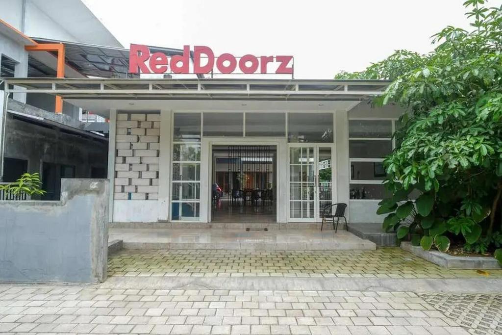 Reddoorz near Stadion Kridosono Blora, Blora