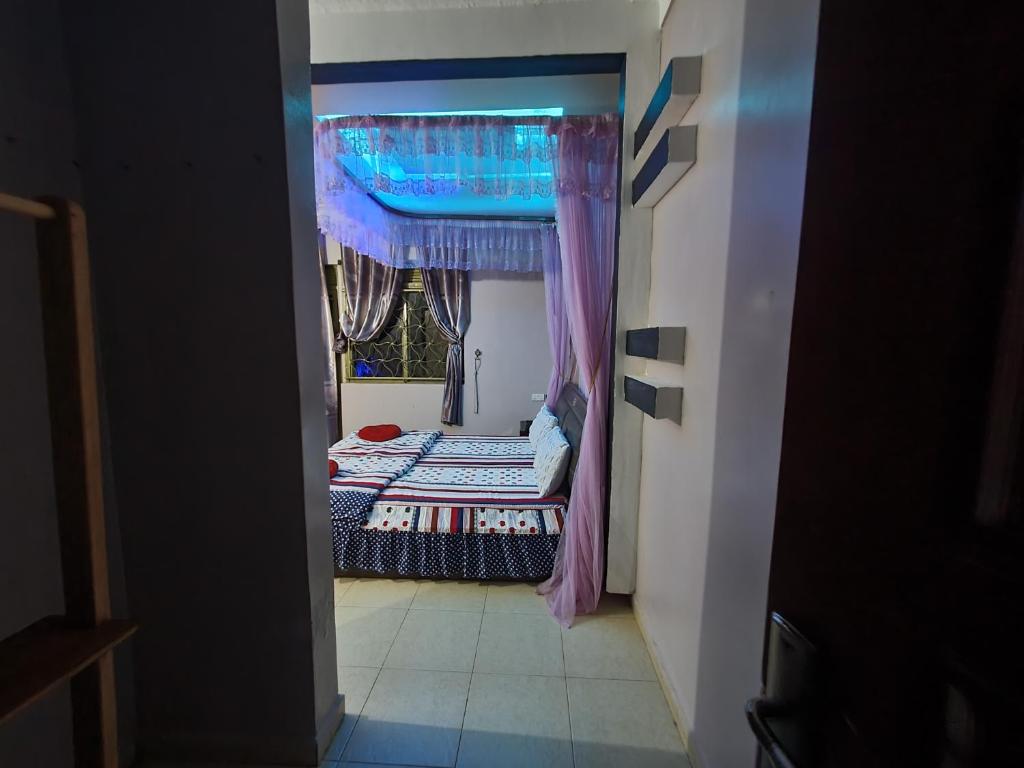 Baileys Suites and Guest Rooms photo