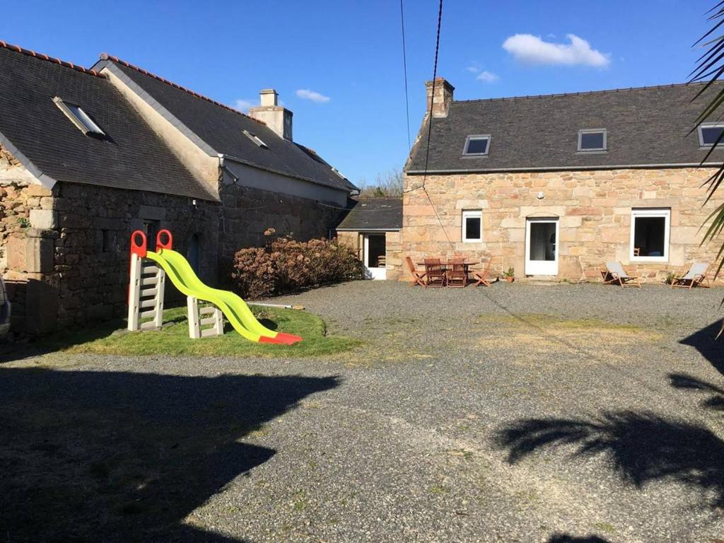 Maison Trebeurden, 3 pieces, 6 personnes - FR-1-368-4 — Hotel in Perros-Guirec