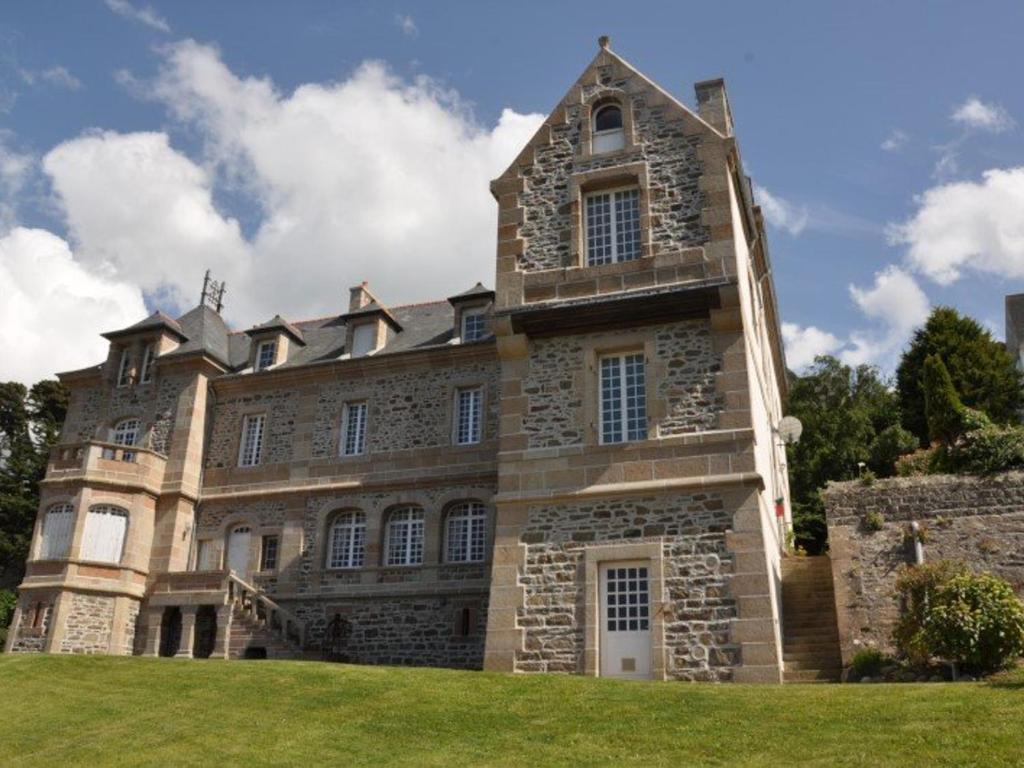 Appartement rénové au Château de Trestraou avec parking, proche plage et commerces - FR-1-368-163 - 2