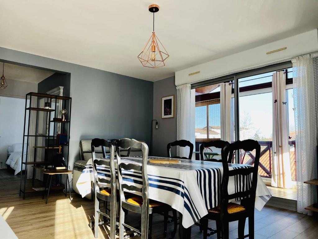 Confortable T2 à Cambo-les-Bains avec Parking et Fibre, 2 couchages - 4