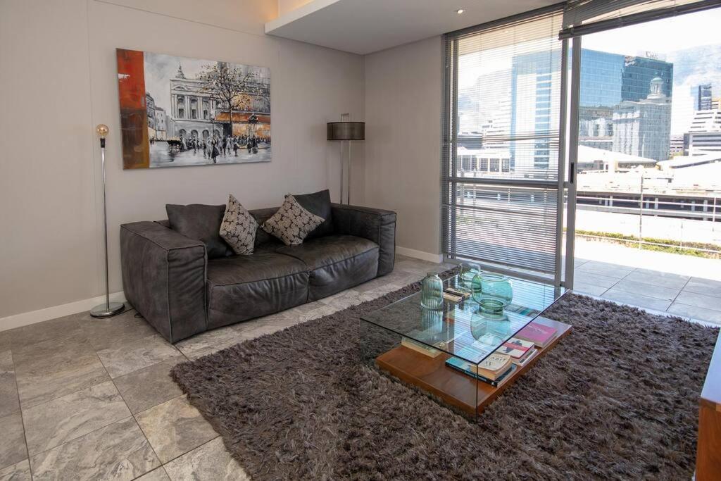 Luxury 2 bed apart 515 Harbour Bridge, Dockrail Road, Foreshore, Cape
