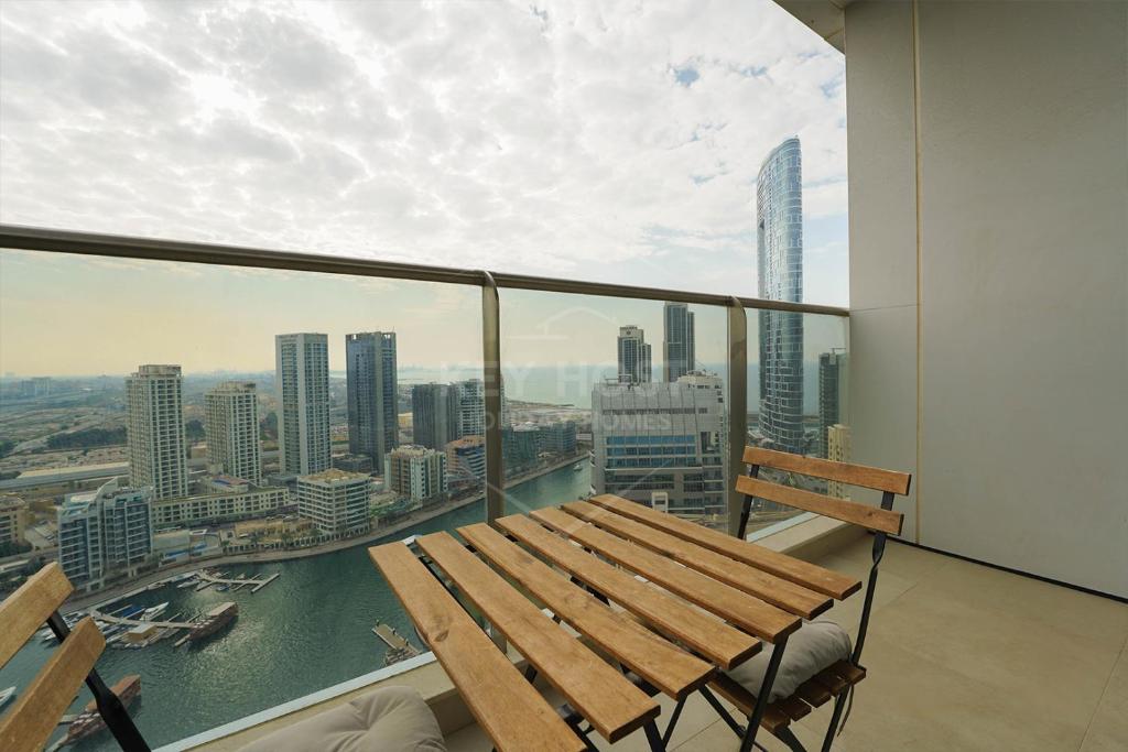 KeyHost - Elegant 1BR at Sparkle Tower Dubai Marina - K2630 photo