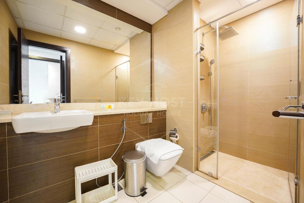 KeyHost - Elegant 1BR at Sparkle Tower Dubai Marina - K2630 photo