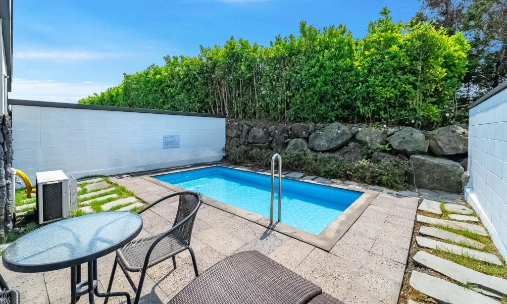 スイミングプール