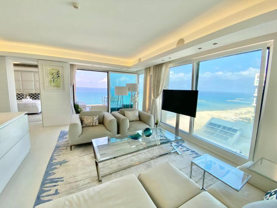Amazing Sea view APT with parking at Royal Beach - By Beach Apartments TLV, Tel Aviv