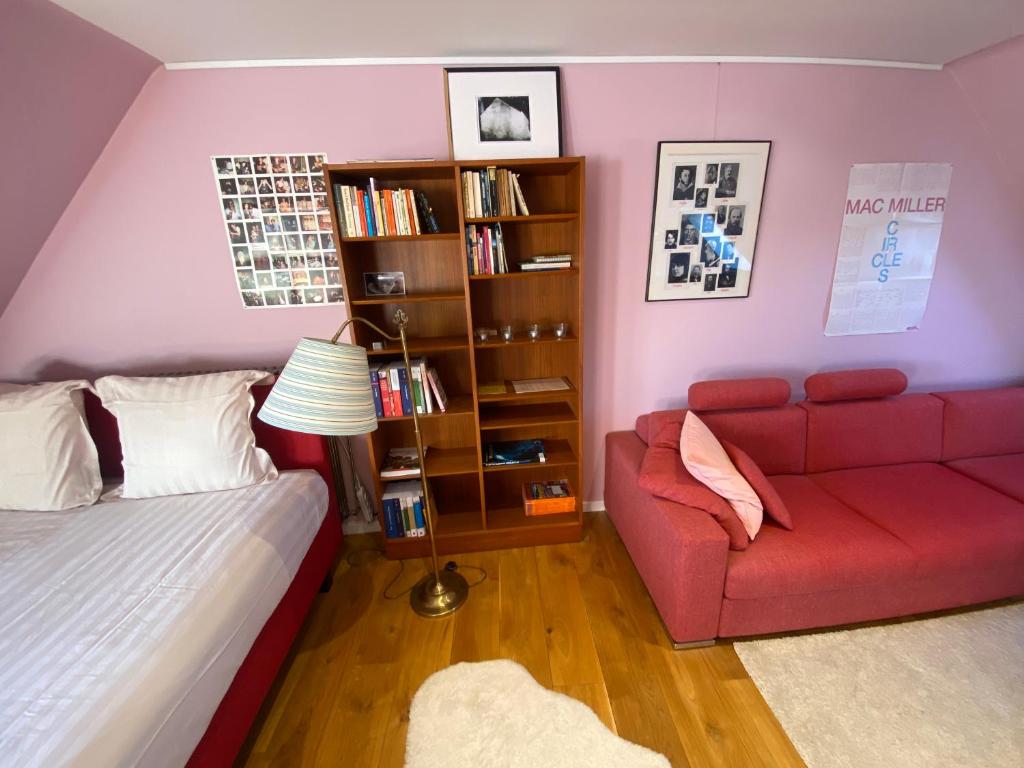 Artist's Loft & Garden photo