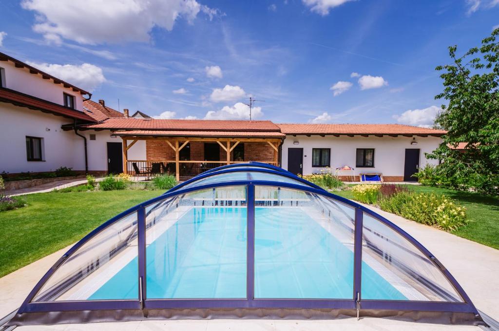 Pod humnama, Krumvíř