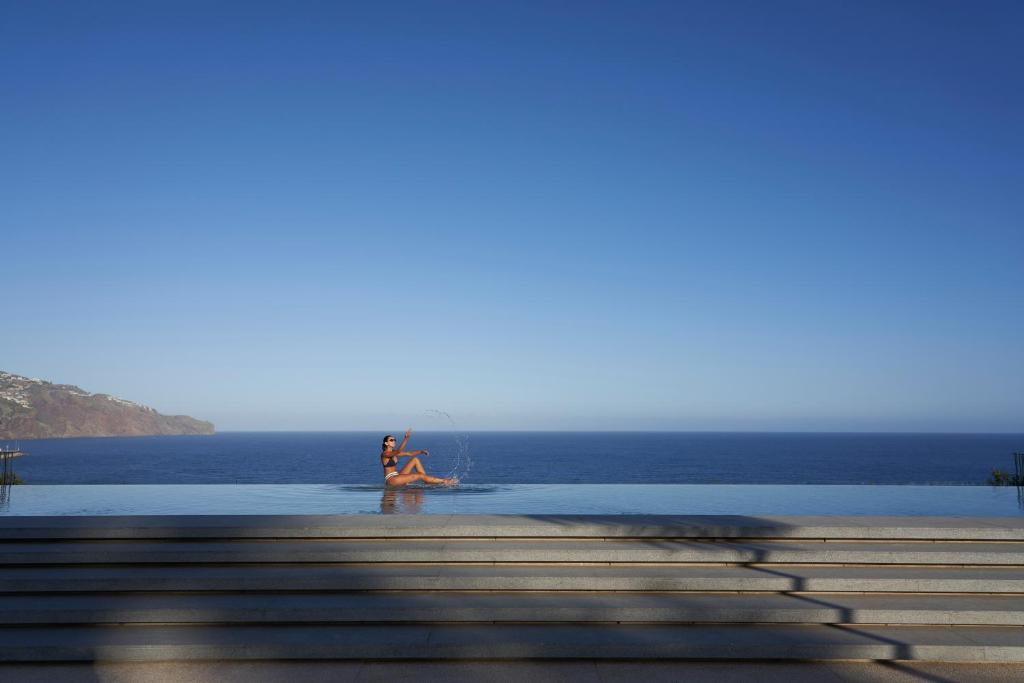 スイミングプール